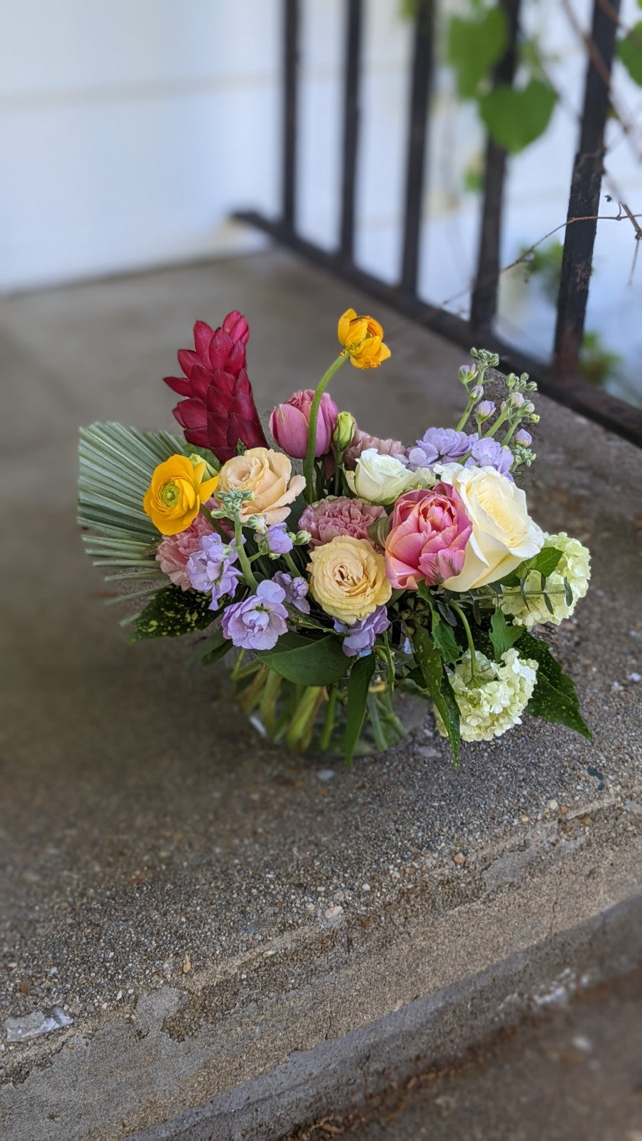 Beautiful Bubble
Gorgeous flowers in a whimsical bubble bowl can't help but bring a smile to your loved one's faces. Please include flower and color preferences. Some colors or flowers may not be available for same day orders.
Flower arrangement
FloralsbyHeidiCatherine