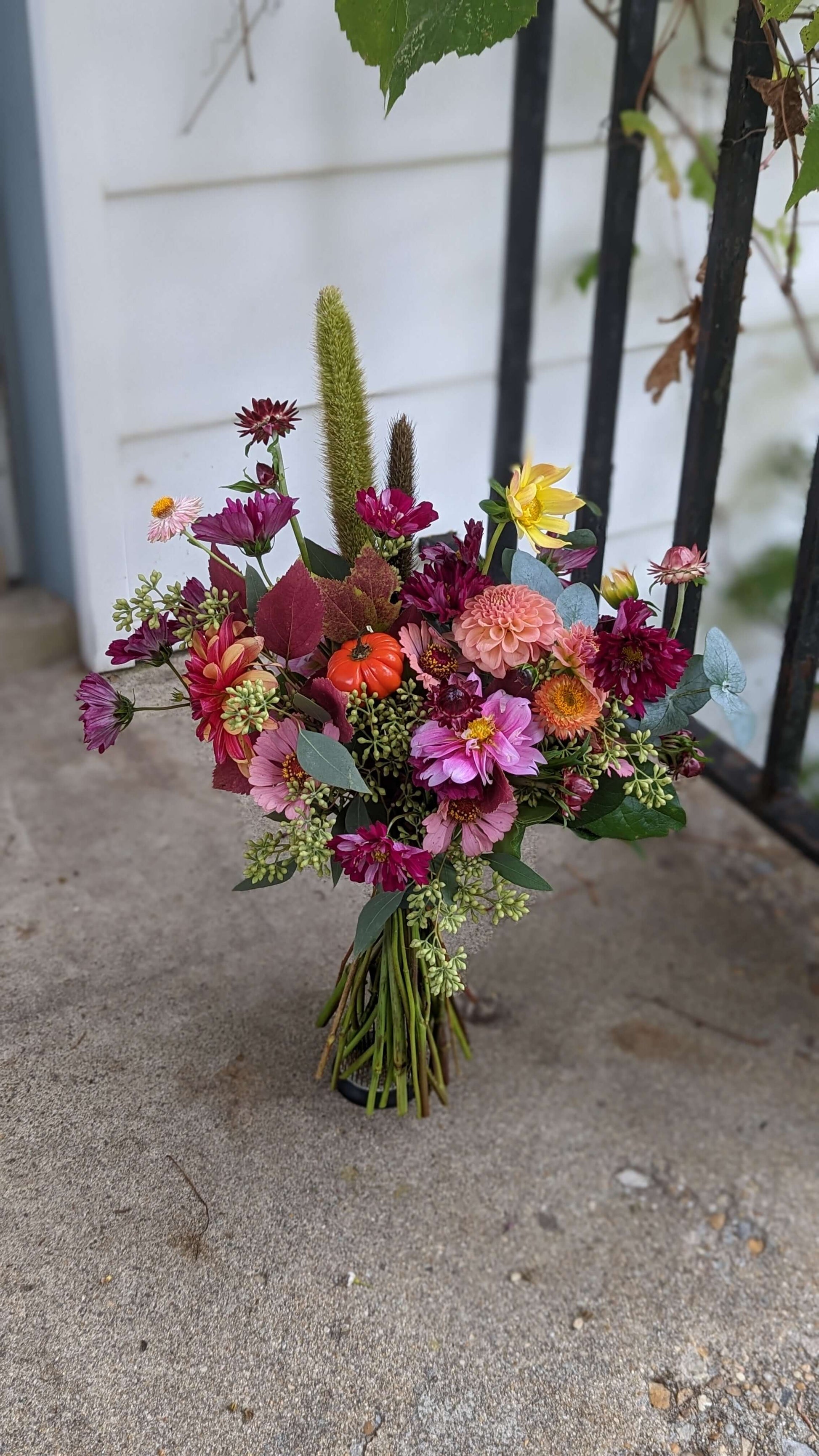 Hand-tied Bouquet
For those that already have a collection of vases and don't want any more! All you need to do is cut the stems and place in water!Please include flower and color preferences. Some colors or flowers may not be available for same day orders.
Flower arrangement
FloralsbyHeidiCatherine